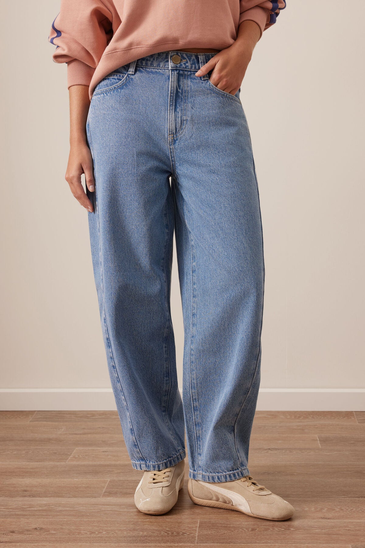 Leah Tapered Barrel Jean - Vintage Blue