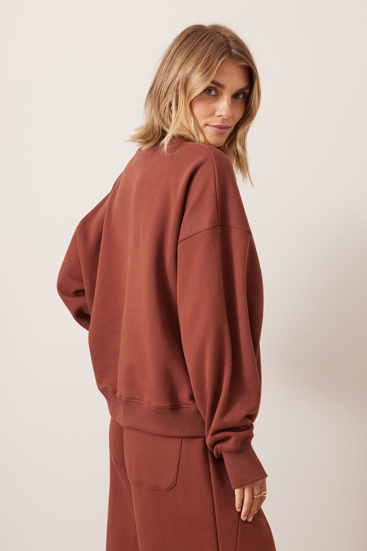 Quinn Slouchy Crew - Burnt Toffee