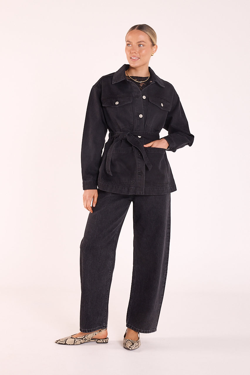 Feather & Noise Lola Barrel Jean in Washed Black, styled 3