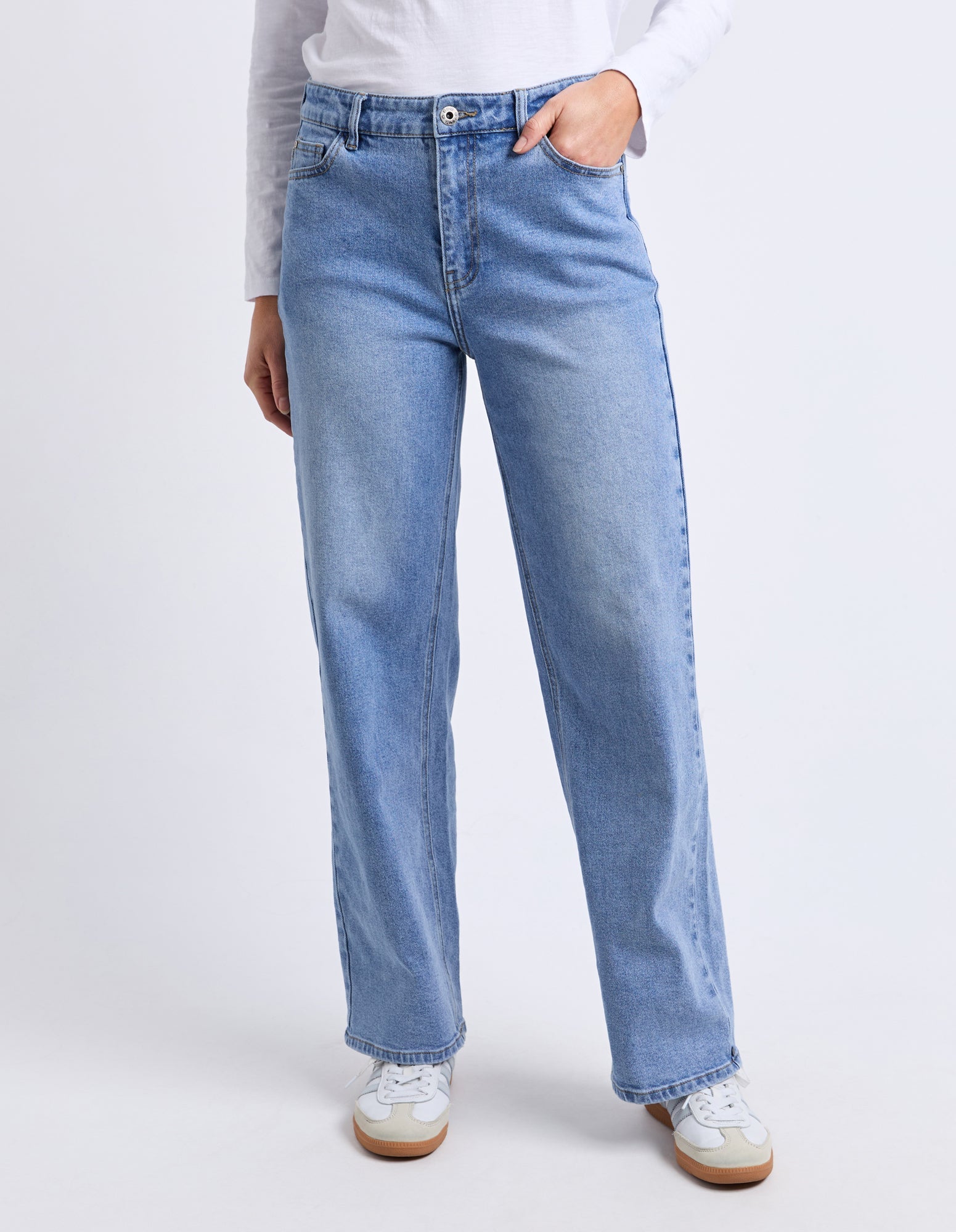 Evie Straight Leg Jean - Mid Blue Wash