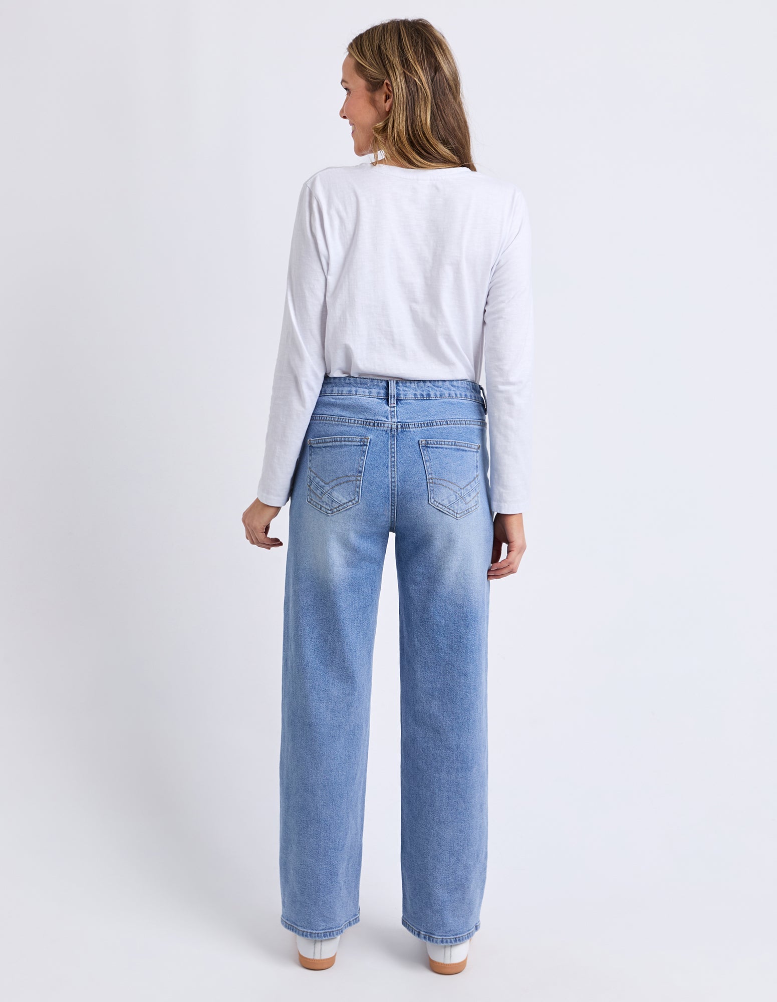 Evie Straight Leg Jean - Mid Blue Wash