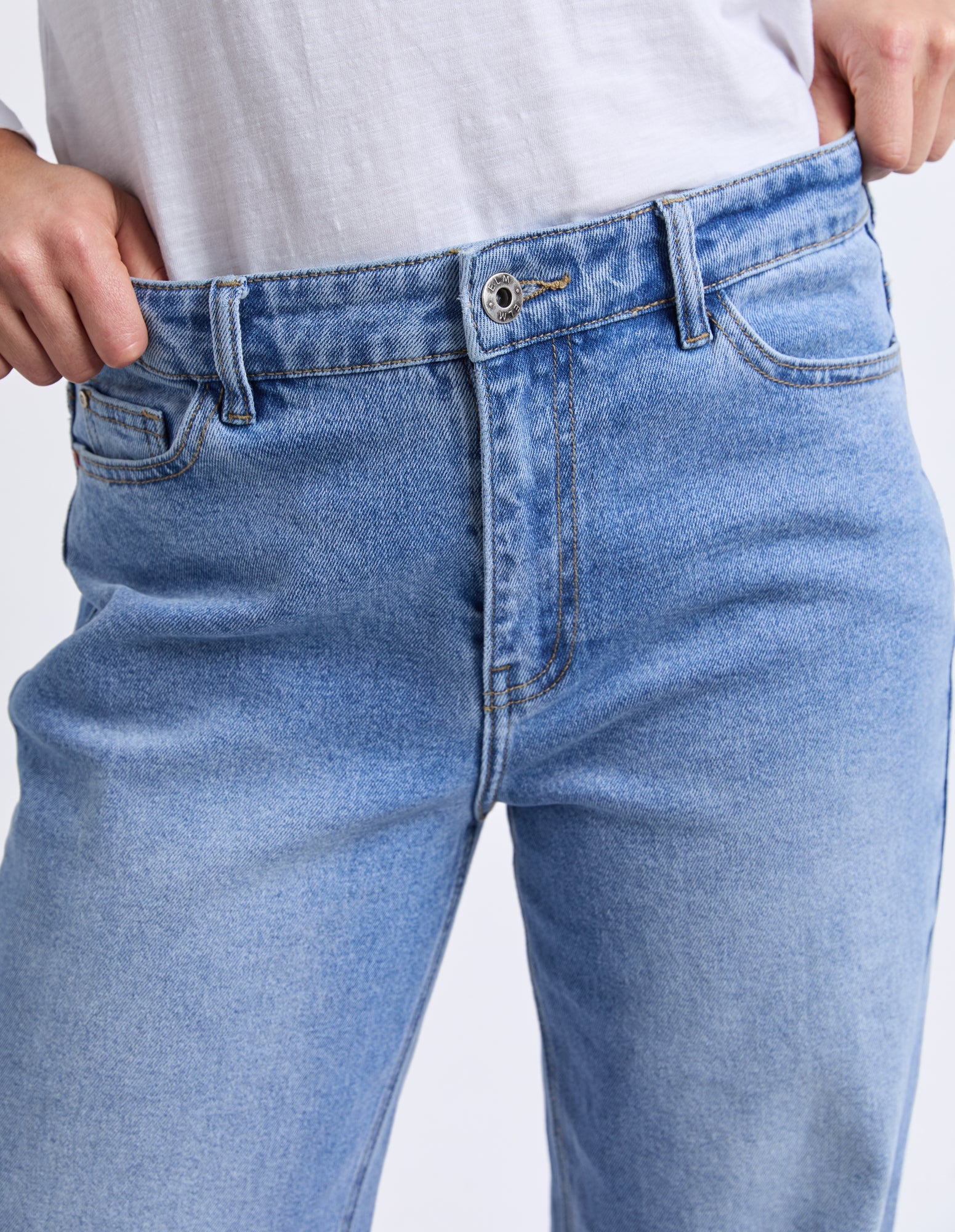 Evie Straight Leg Jean - Mid Blue Wash