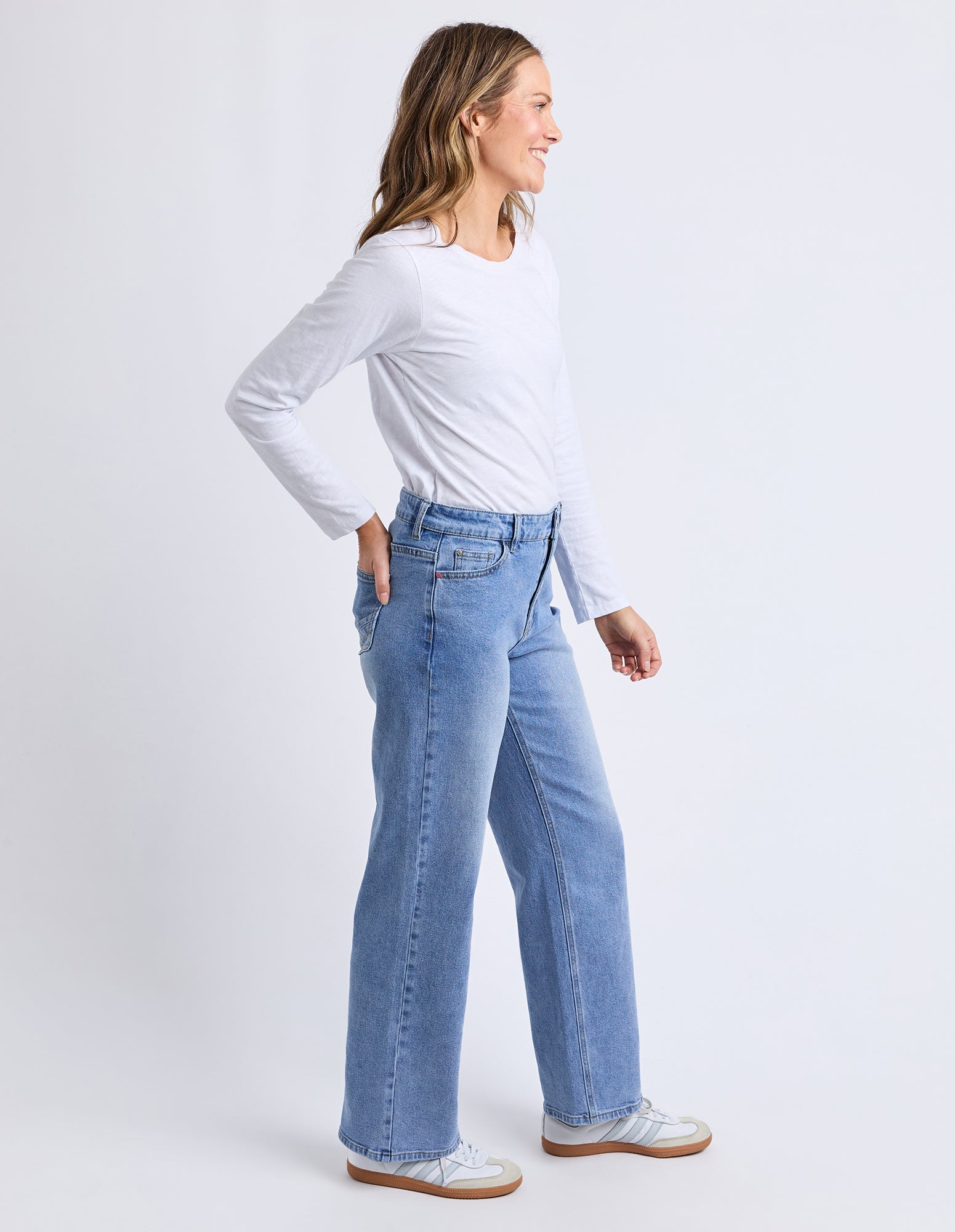 Evie Straight Leg Jean - Mid Blue Wash