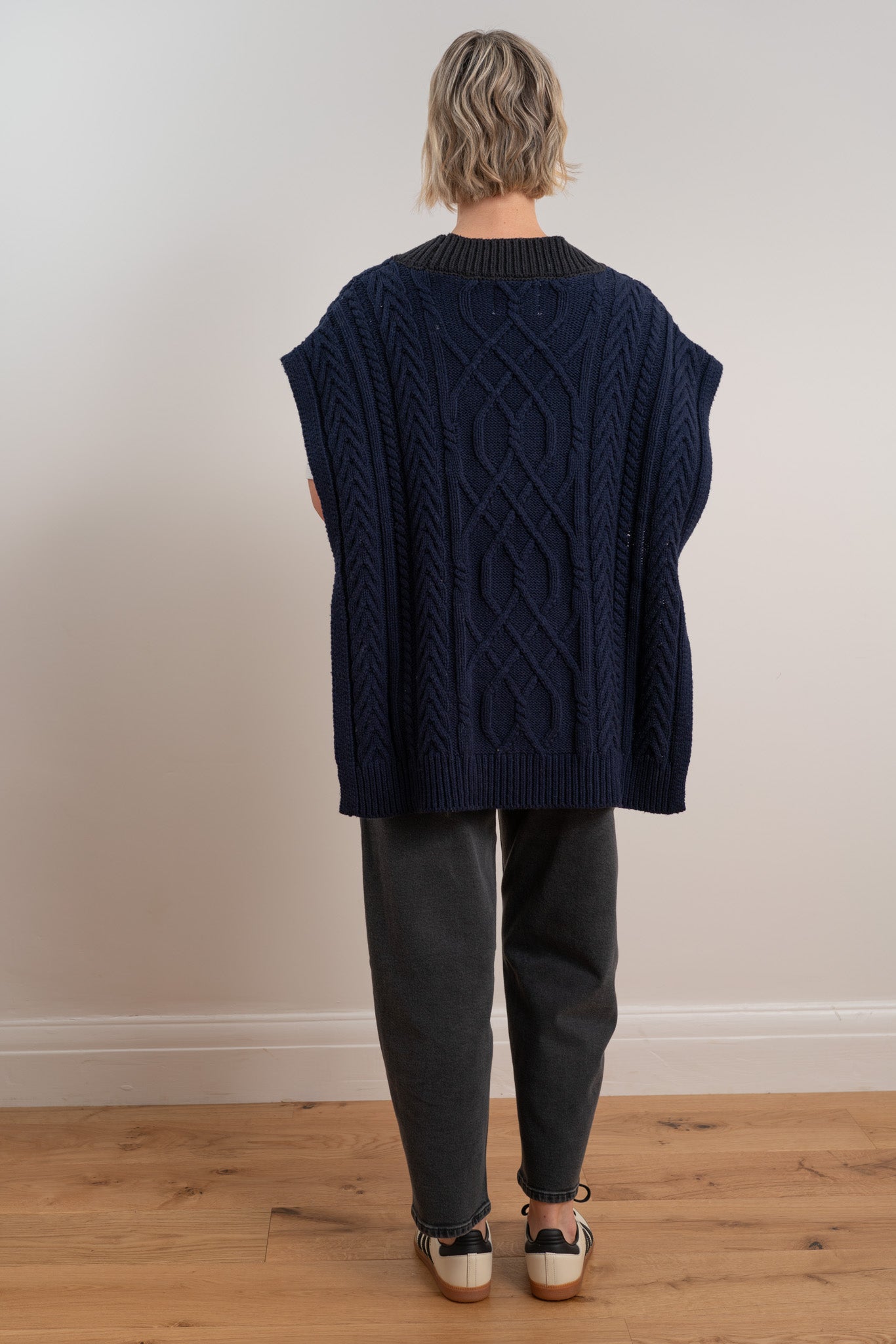 Avery Vest - Navy/Black
