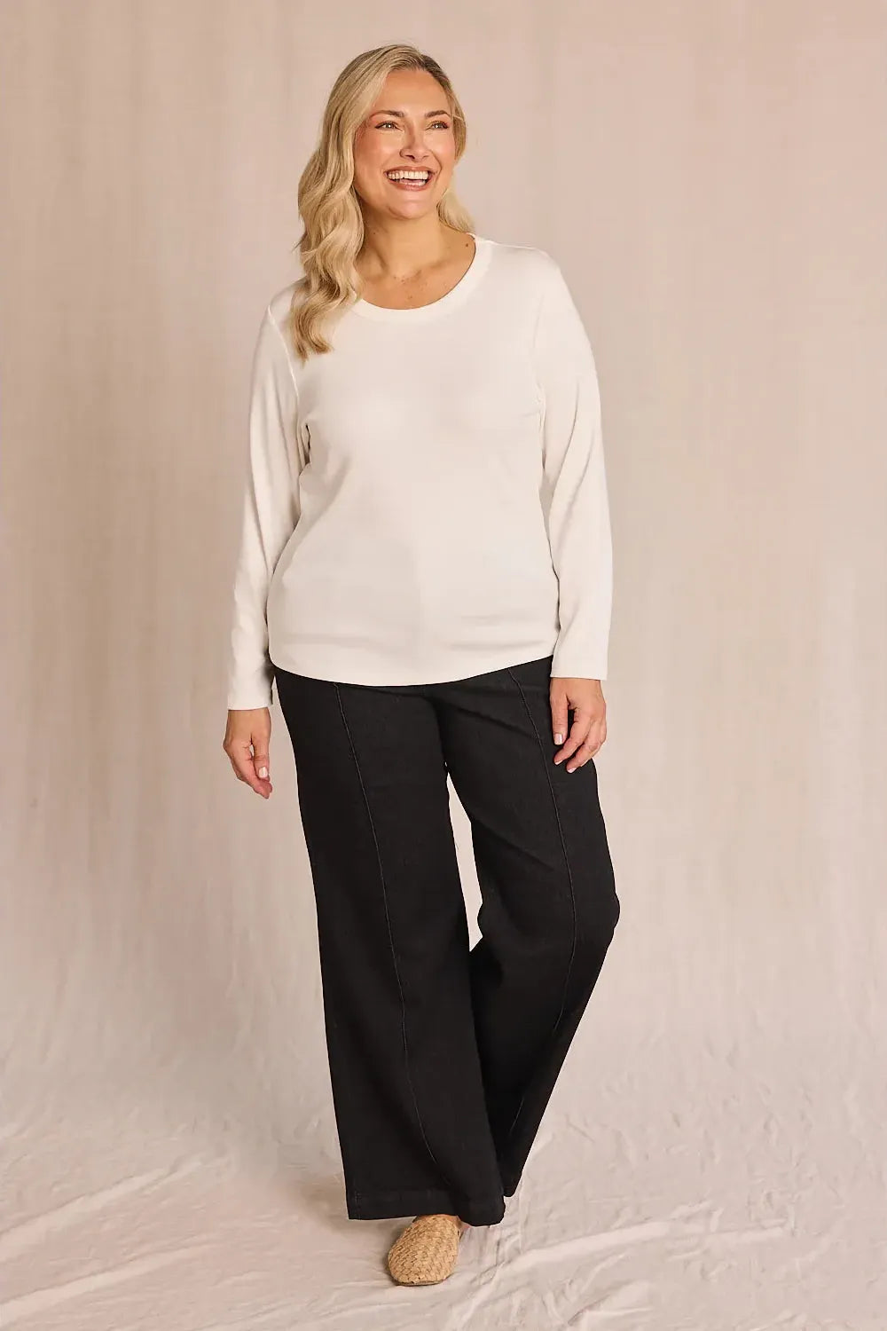 RibbedLongSleeveTeeWhite_WideLegJeansBlack00001_1800x1800_dbf4cc3b-7337-4d01-8b68-f44efd48e5b9.webp