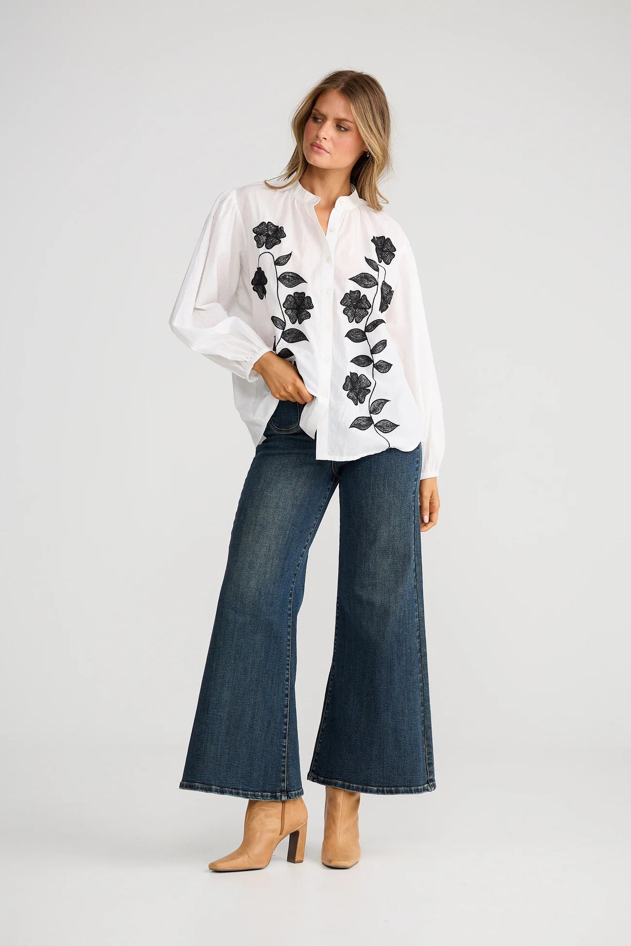 Zora Shirt-White W Black Emb