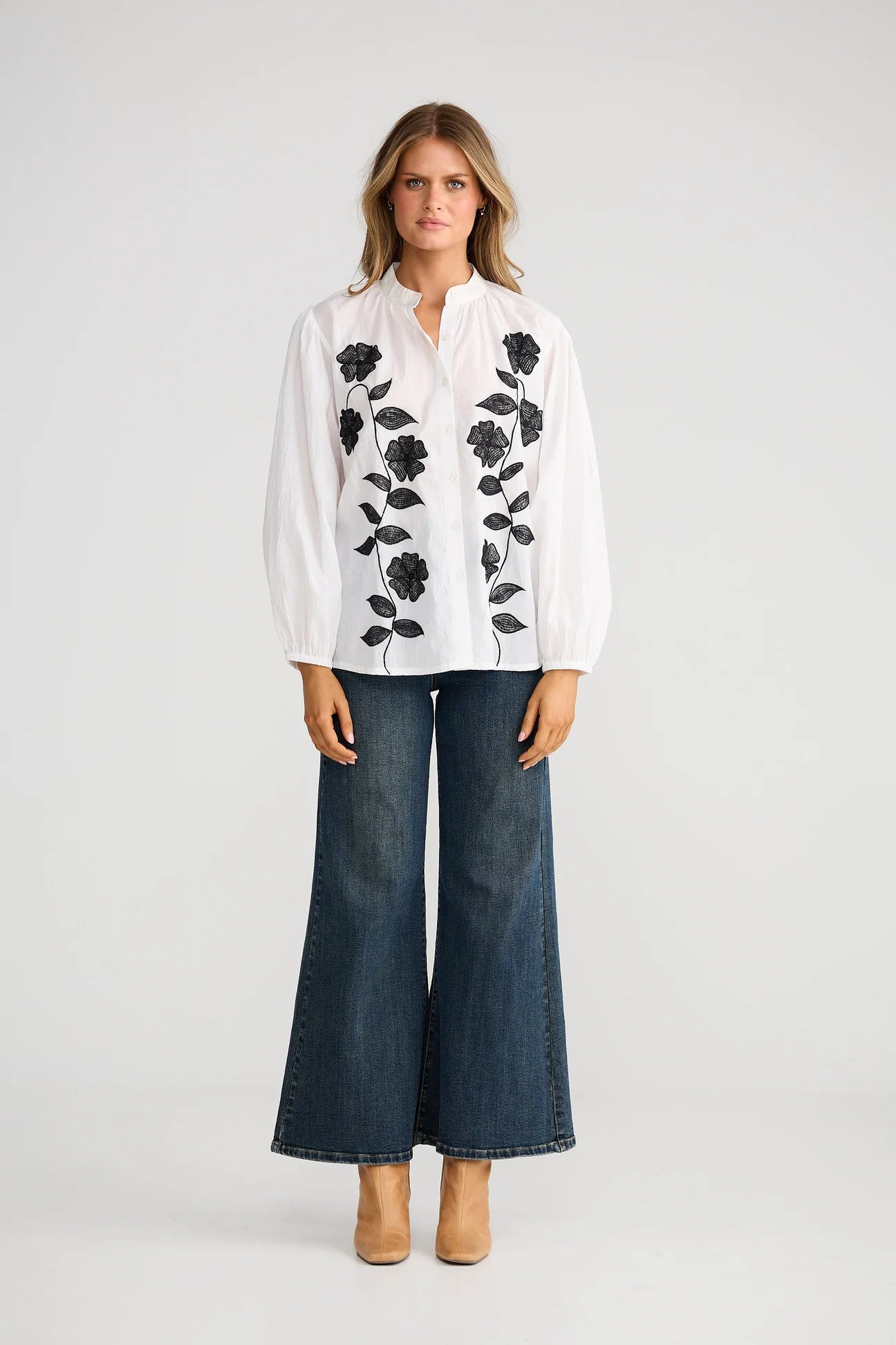 Zora Shirt-White W Black Emb
