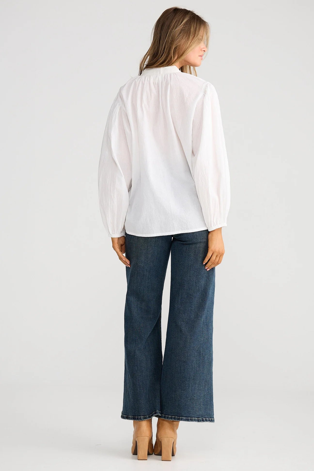 Zora Shirt-White W Black Emb