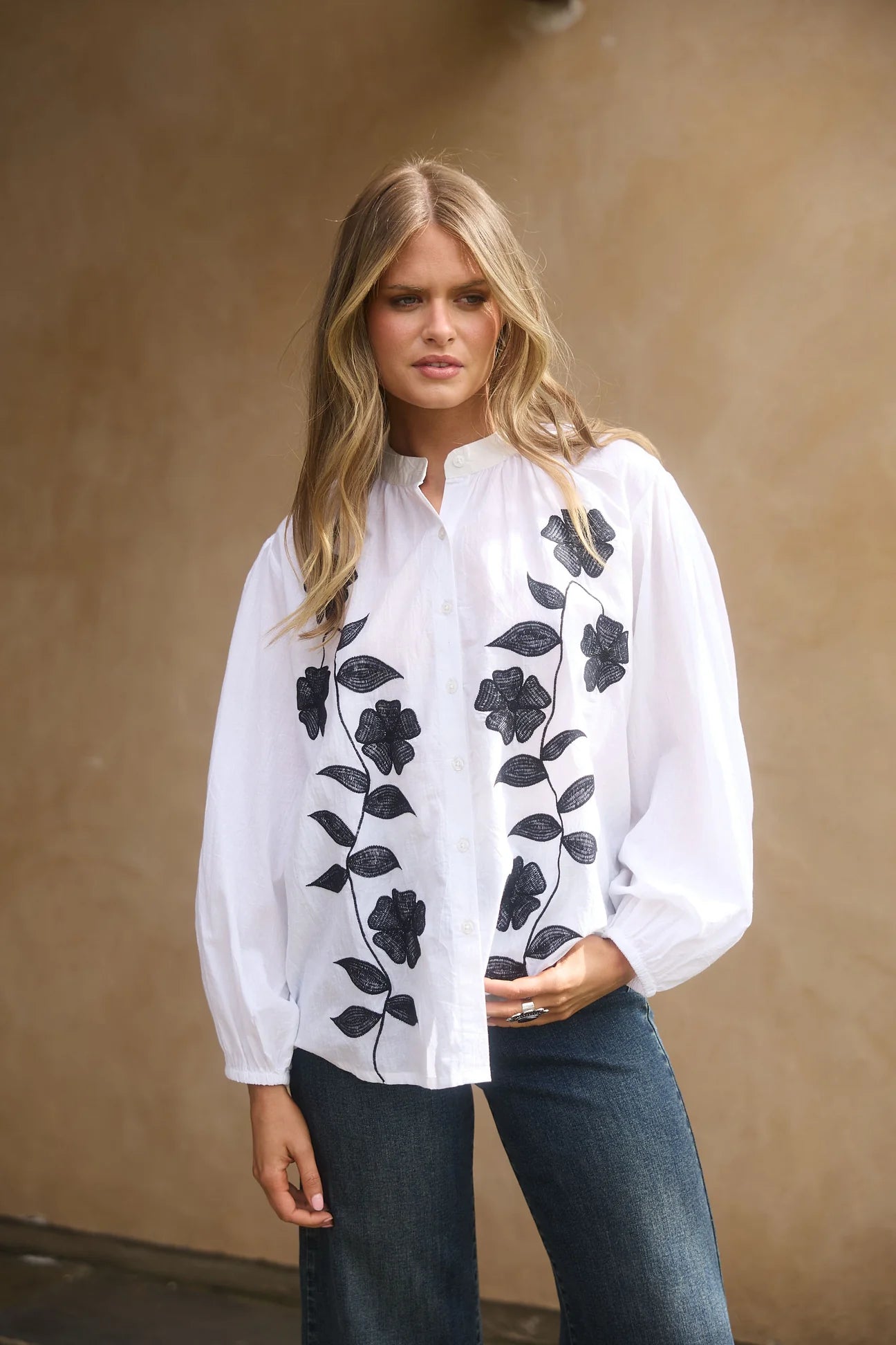 Zora Shirt-White W Black Emb