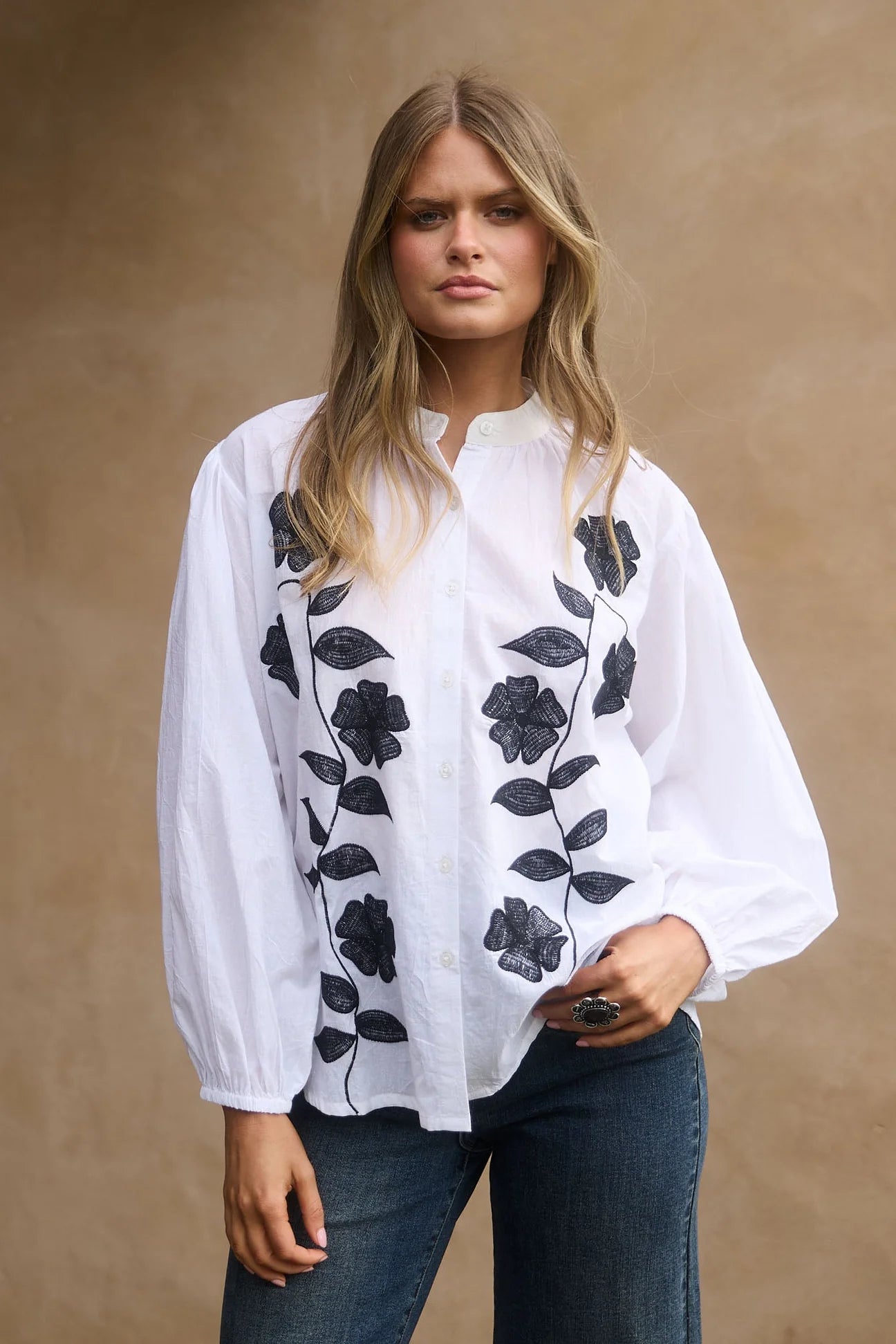 Zora Shirt-White W Black Emb