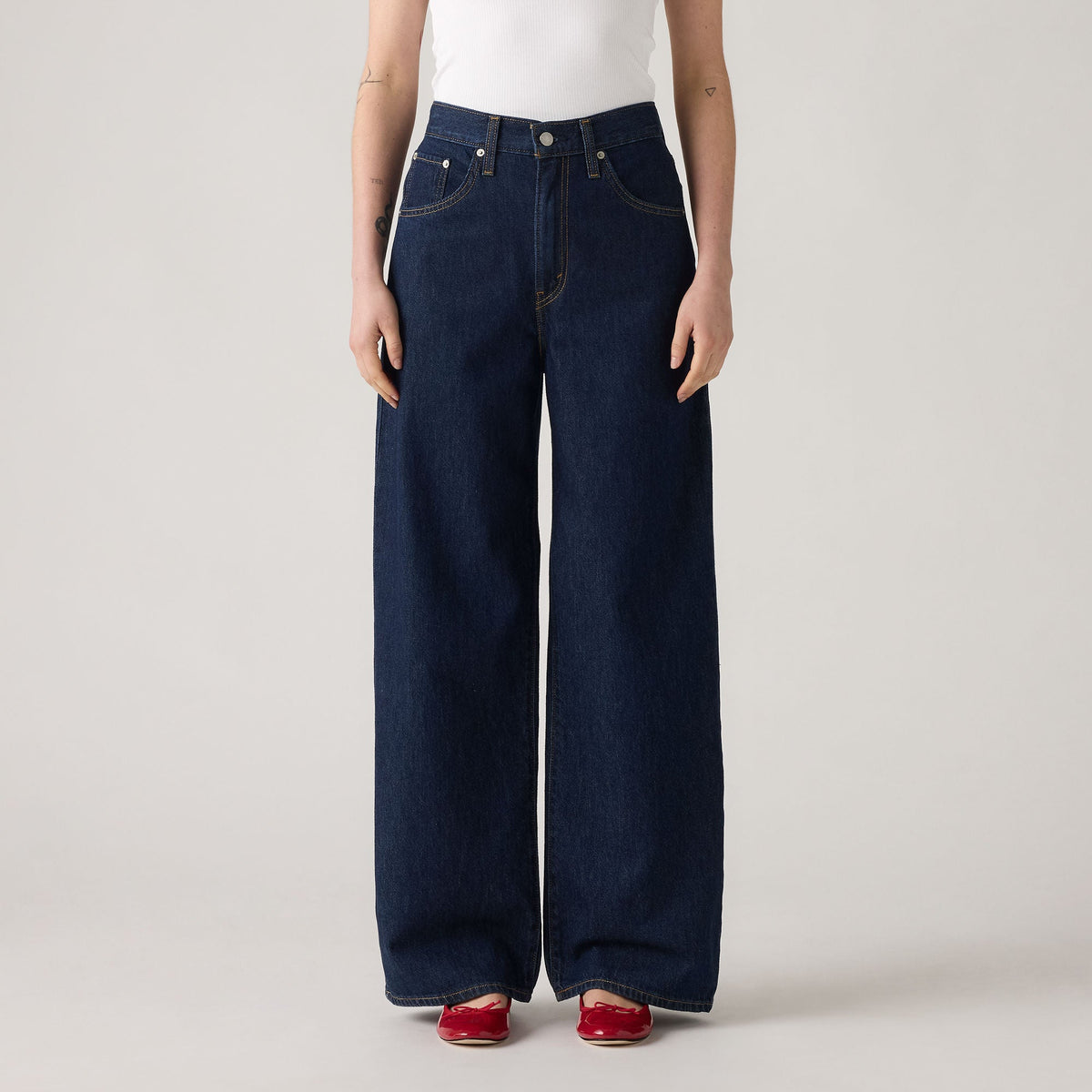 Levi's Women's Cinch Baggy Jeans - Reign Of The Rinse - detail