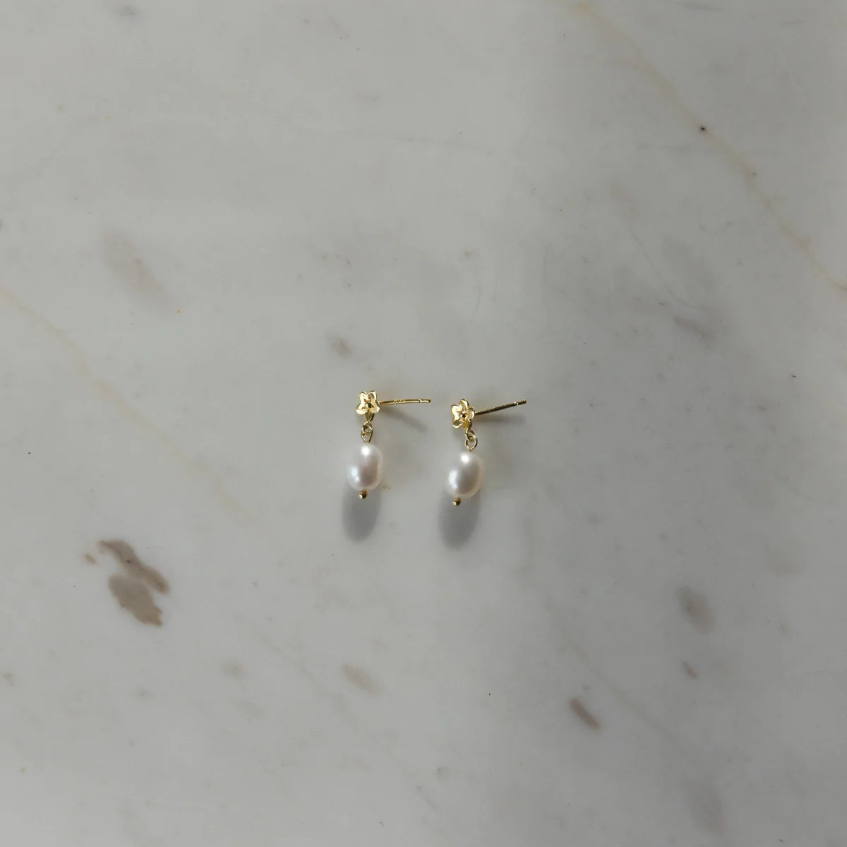 Pearly Daisy Day Studs - Gold