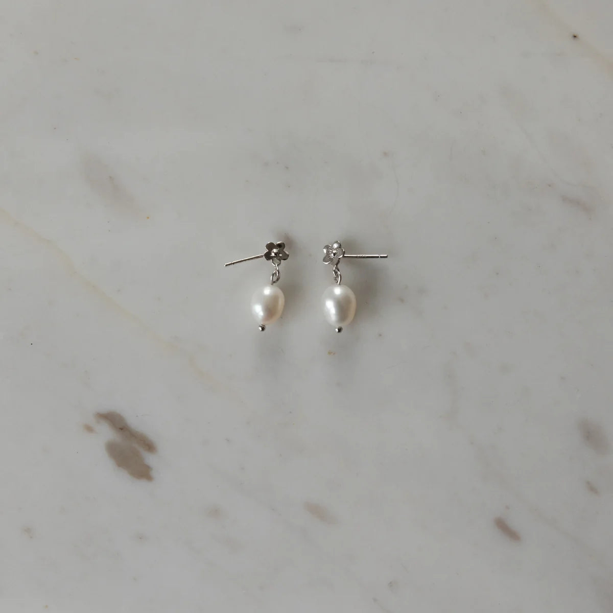 Pearly Daisy Day Studs - Silver