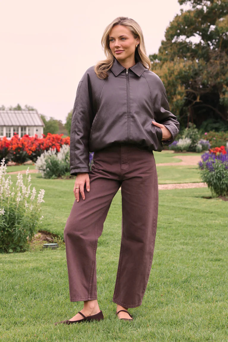 Lola Barrel Jean - Chocolate