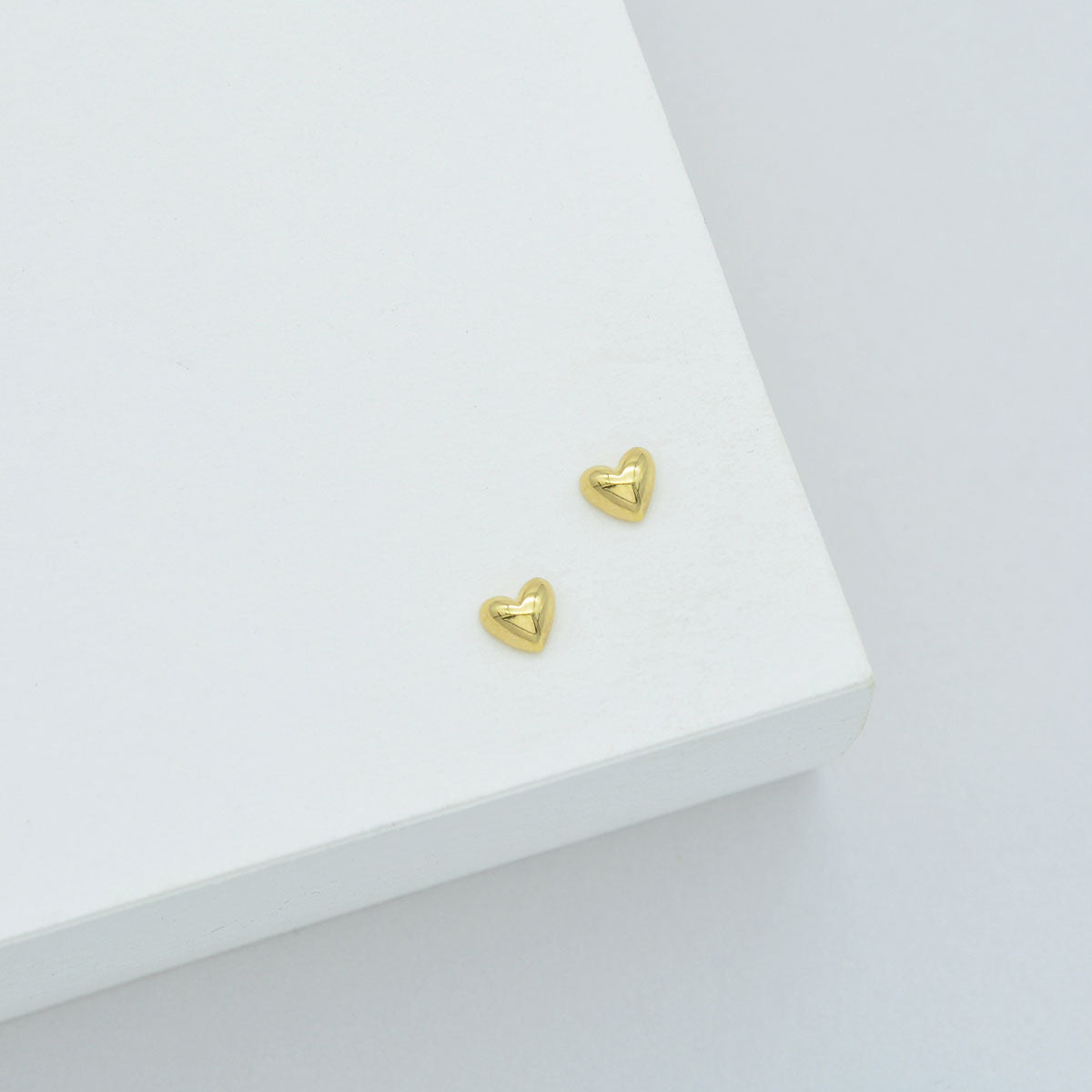 Amore Stud Earrings - Gold