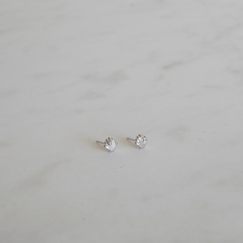 She Shell Studs - Silver